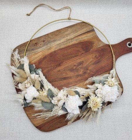 Handgemachter Trockenblumenkranz in Boho-Stil mit Eukalyptus